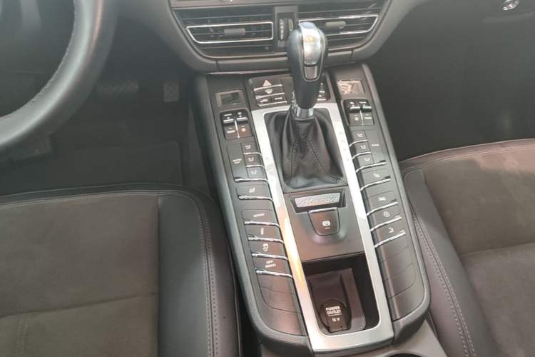 Used Porsche Macan 2018 Macan 2.0T Gear Lever