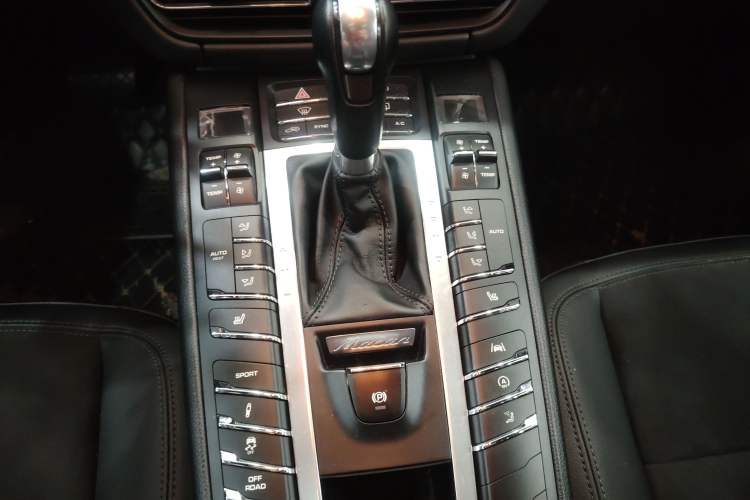 Used Porsche Macan 2018 Macan 2.0T Gear Lever