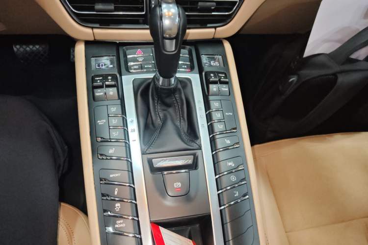 Used Porsche Macan 2018 Macan 2.0T Gear Lever