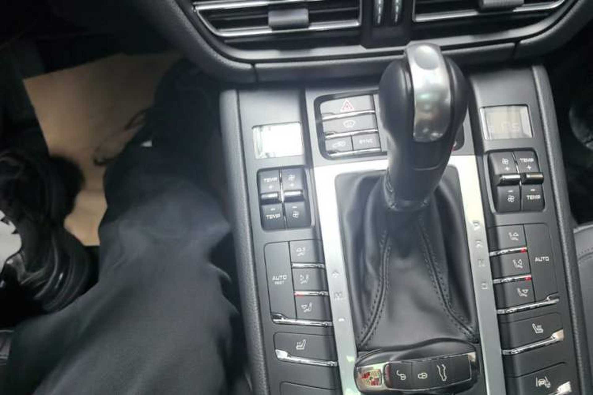Used Porsche Macan 2018 Macan 2.0T Gear Lever
