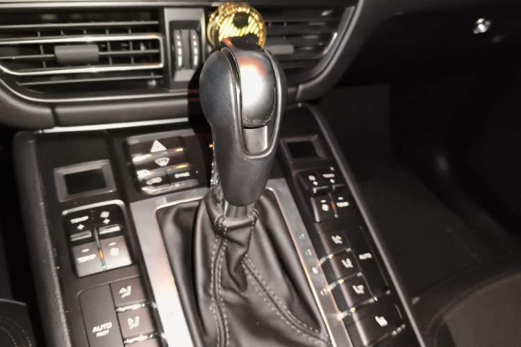 Used Porsche Macan 2018 Macan 2.0T Gear Lever