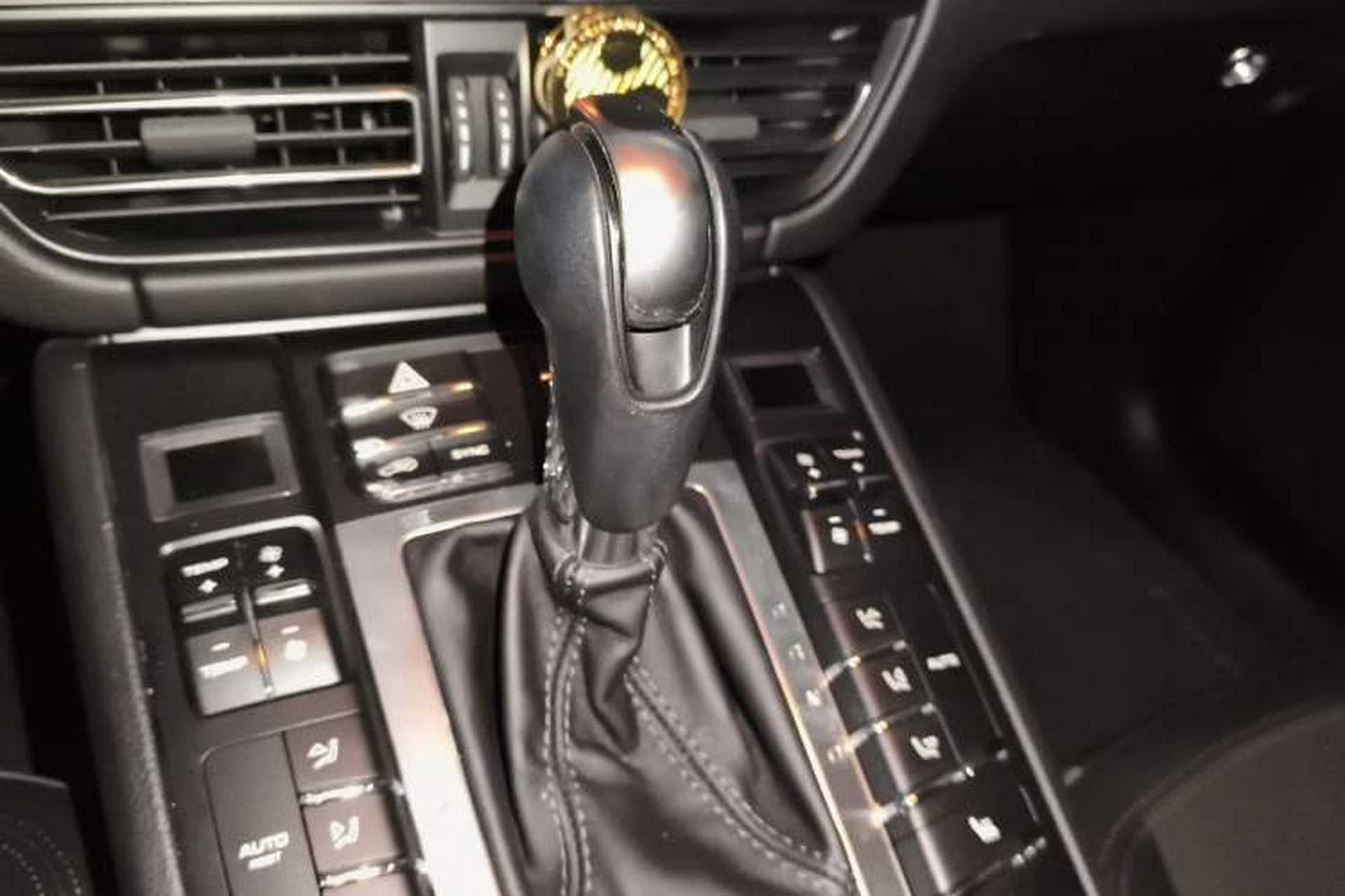 Used Porsche Macan 2018 Macan 2.0T Gear Lever