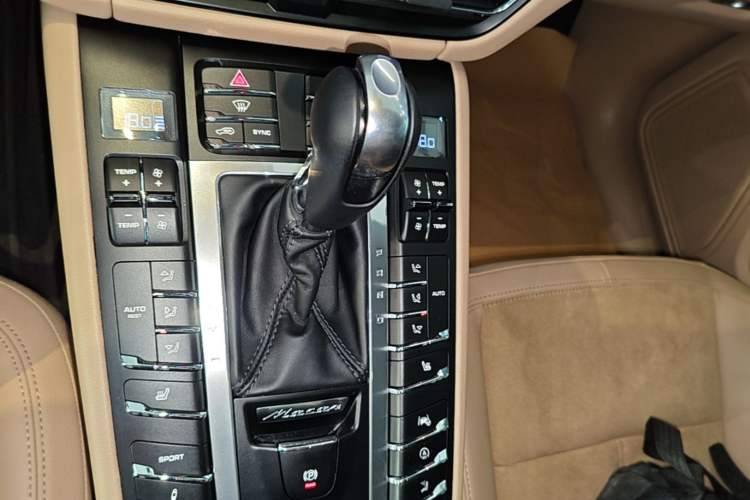 Used Porsche Macan 2018 Macan 2.0T Gear Lever