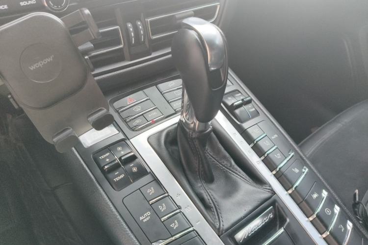 Used Porsche Macan 2018 Macan 2.0T Gear Lever