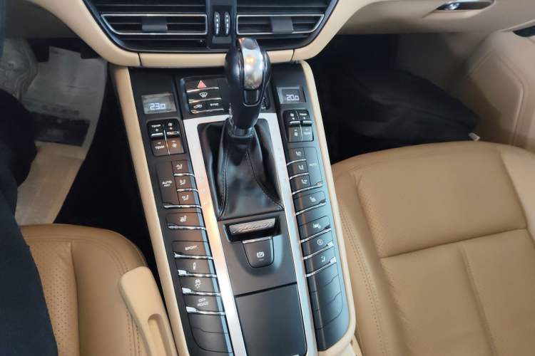 Used Porsche Macan 2018 Macan 2.0T Gear Lever