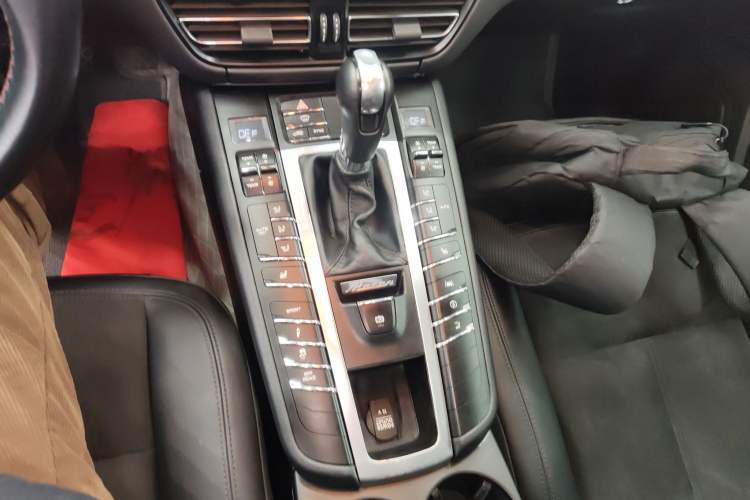 Used Porsche Macan 2018 Macan 2.0T Gear Lever