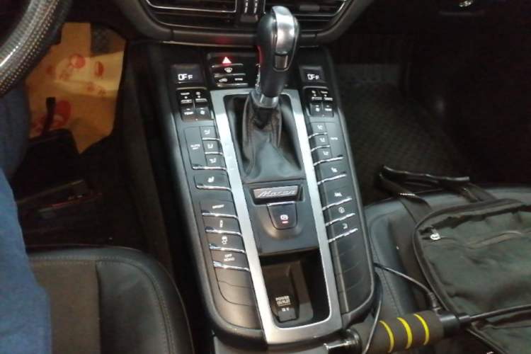 Used Porsche Macan 2018 Macan 2.0T Gear Lever