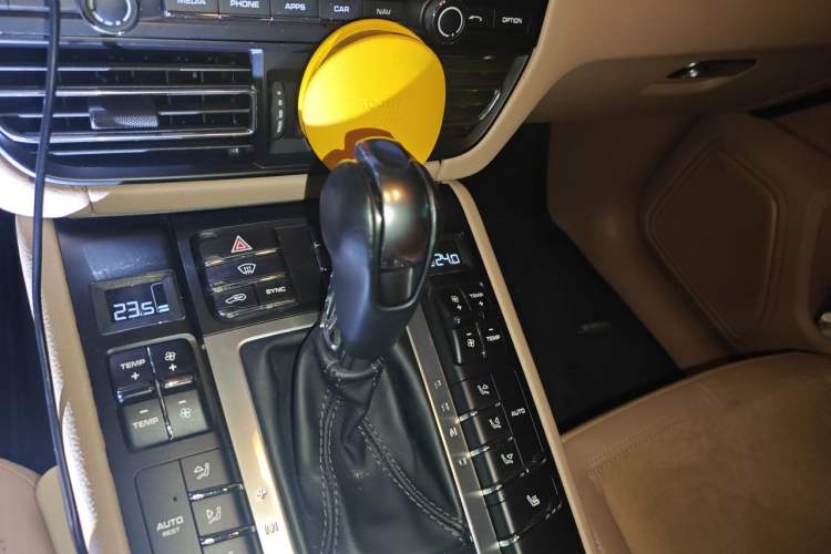 Used Porsche Macan 2018 Macan 2.0T Gear Lever