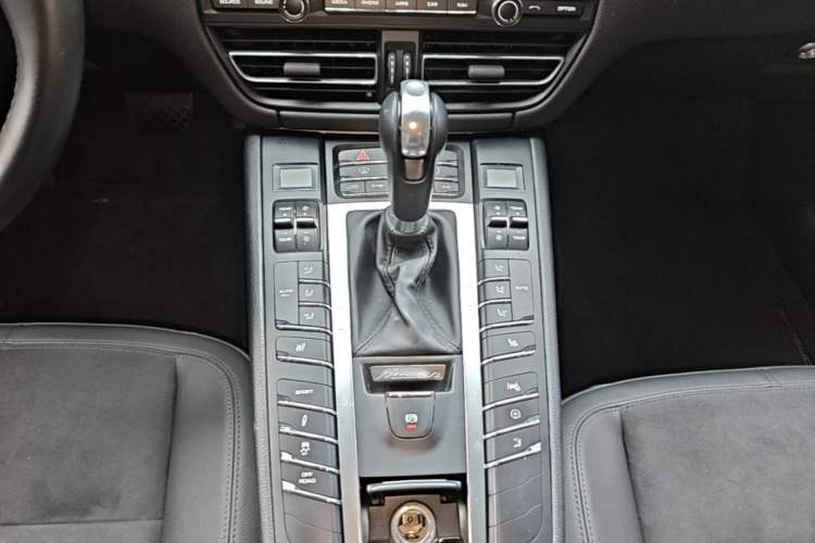 Used Porsche Macan 2018 Macan 2.0T Gear Lever