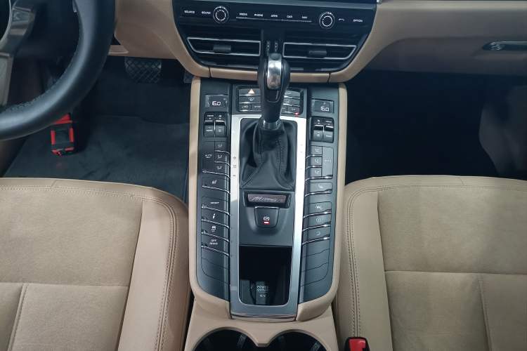 Used Porsche Macan 2018 Macan 2.0T Gear Lever