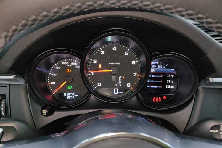 Used Porsche Macan 2018 Macan 2.0T Instrument Cluster