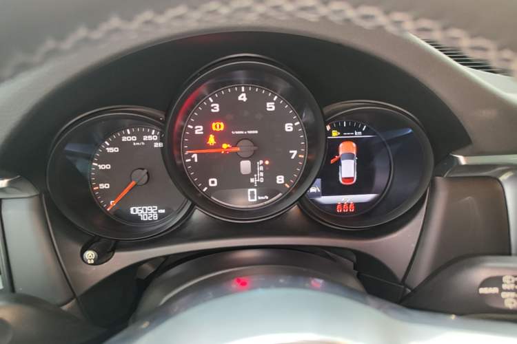 Used Porsche Macan 2018 Macan 2.0T Instrument Cluster