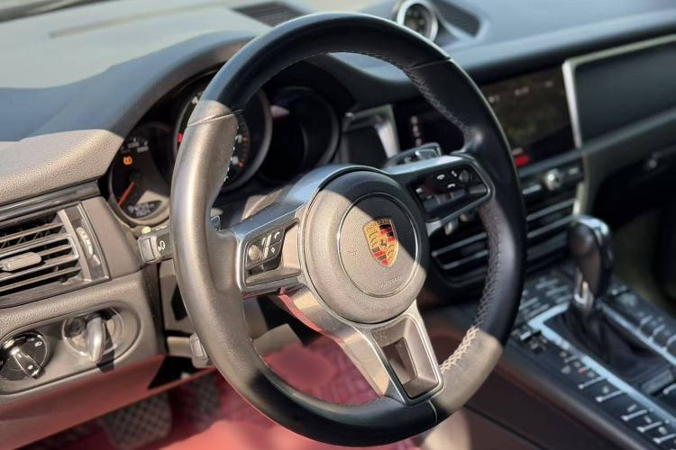 Used Porsche Macan 2018 Macan 2.0T Interior 1