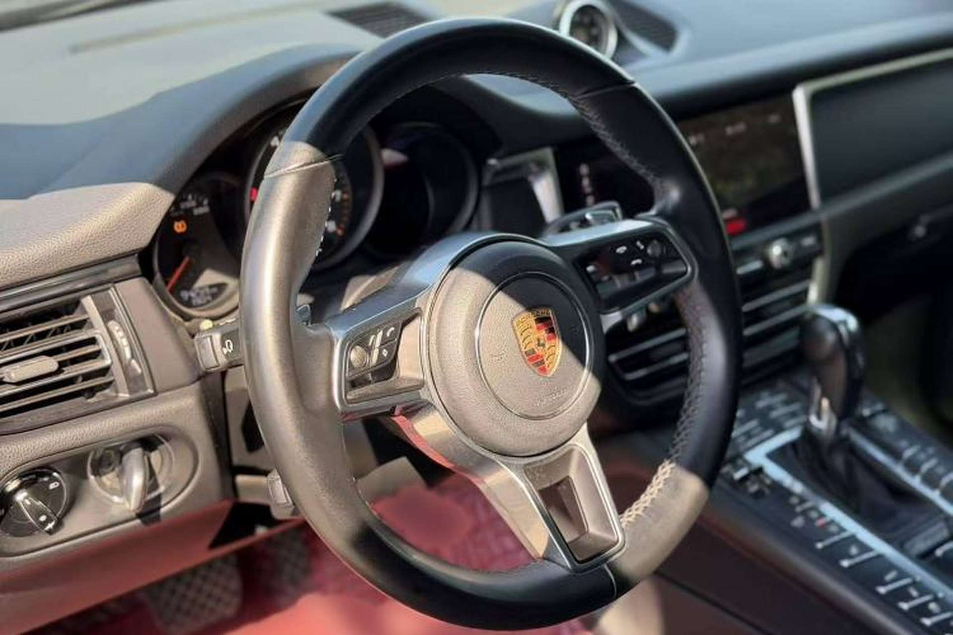 Used Porsche Macan 2018 Macan 2.0T Interior 1