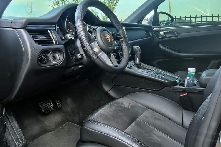Used Porsche Macan 2018 Macan 2.0T Interior 1