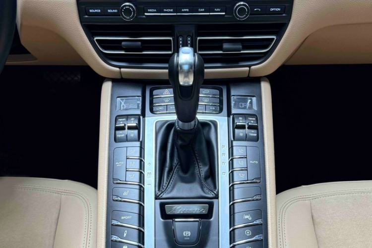 Used Porsche Macan 2018 Macan 2.0T Interior 2
