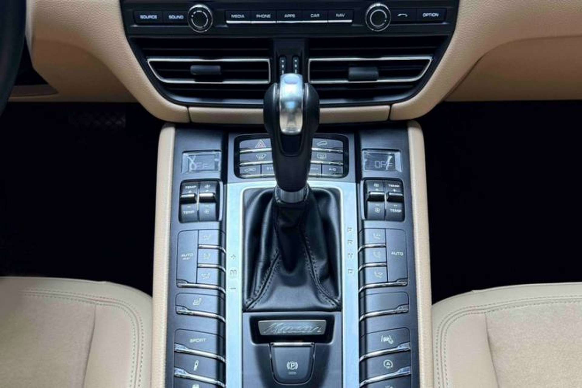Used Porsche Macan 2018 Macan 2.0T Interior 2