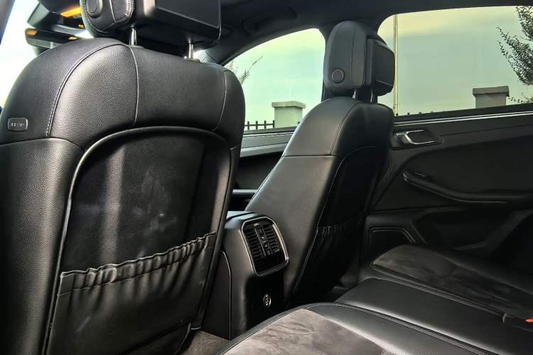 Used Porsche Macan 2018 Macan 2.0T Interior 2