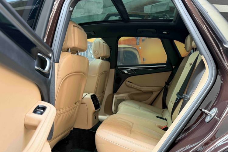 Used Porsche Macan 2018 Macan 2.0T Interior 4