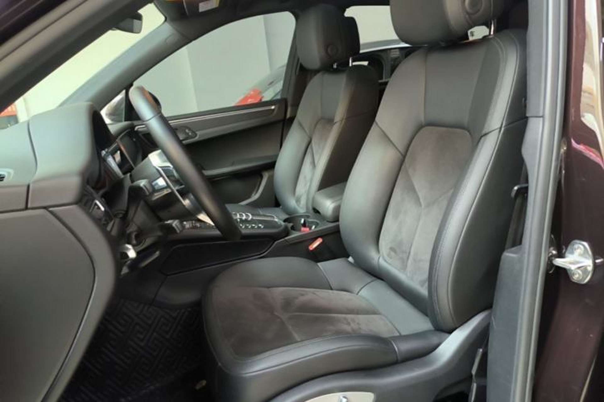 Used Porsche Macan 2018 Macan 2.0T Left Front Seat
