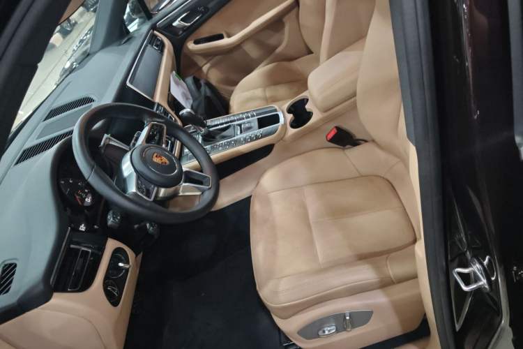 Used Porsche Macan 2018 Macan 2.0T Left Front Seat