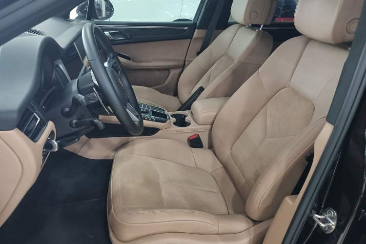 Used Porsche Macan 2018 Macan 2.0T Left Front Seat