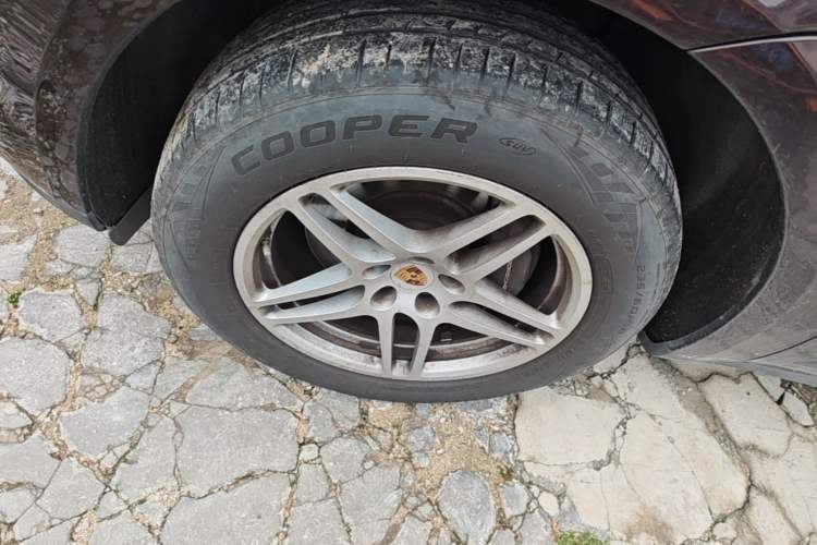 Used Porsche Macan 2018 Macan 2.0T Left Front Wheel Hub