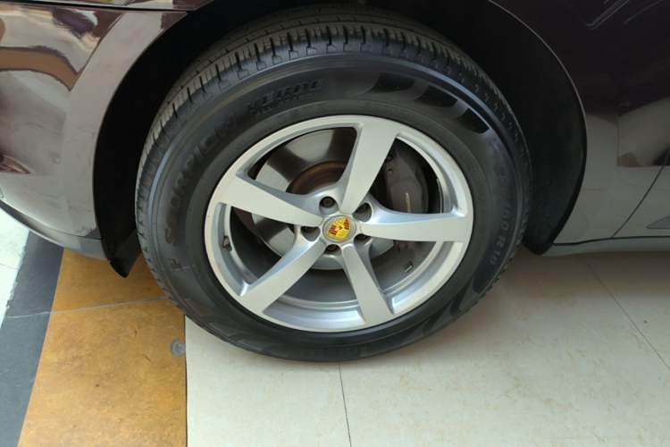 Used Porsche Macan 2018 Macan 2.0T Left Front Wheel Hub