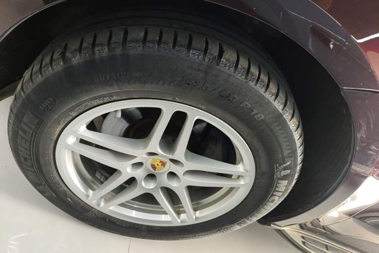 Used Porsche Macan 2018 Macan 2.0T Left Front Wheel Hub