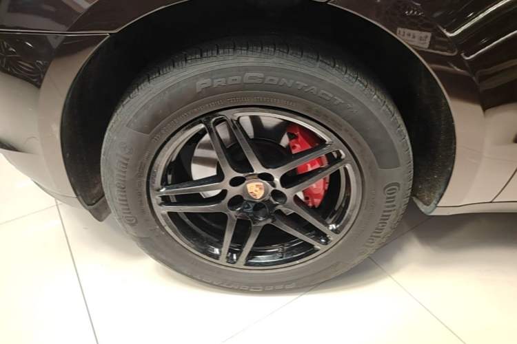 Used Porsche Macan 2018 Macan 2.0T Left Front Wheel Hub