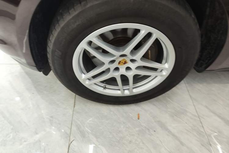 Used Porsche Macan 2018 Macan 2.0T Left Front Wheel Hub