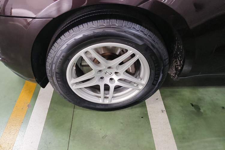 Used Porsche Macan 2018 Macan 2.0T Left Front Wheel Hub