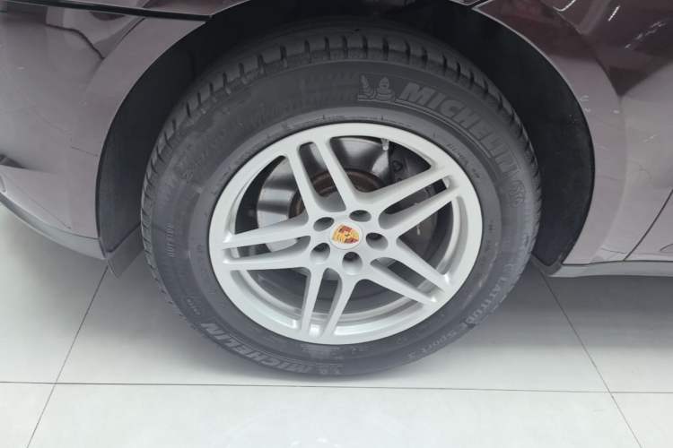 Used Porsche Macan 2018 Macan 2.0T Left Front Wheel Hub