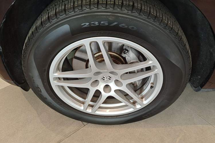 Used Porsche Macan 2018 Macan 2.0T Left Front Wheel Hub