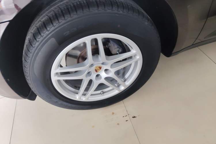 Used Porsche Macan 2018 Macan 2.0T Left Front Wheel Hub