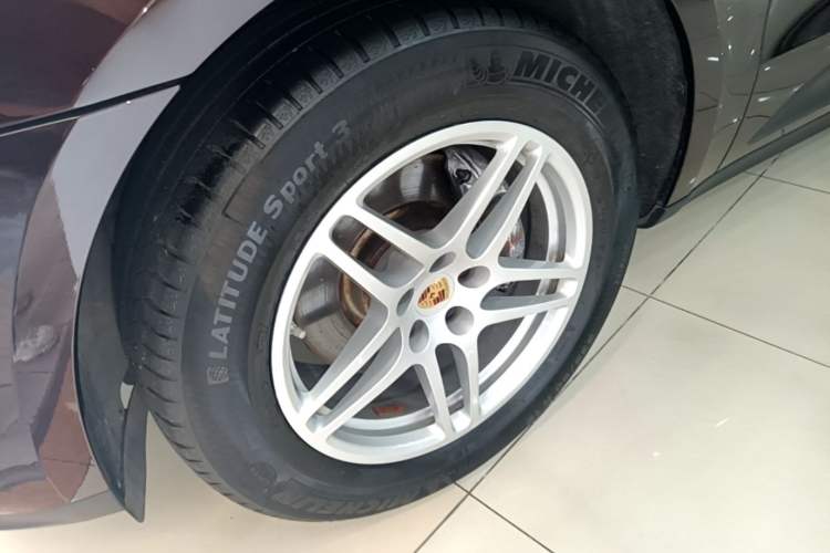 Used Porsche Macan 2018 Macan 2.0T Left Front Wheel Hub
