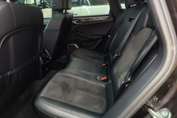 Used Porsche Macan 2018 Macan 2.0T Left Rear Seat