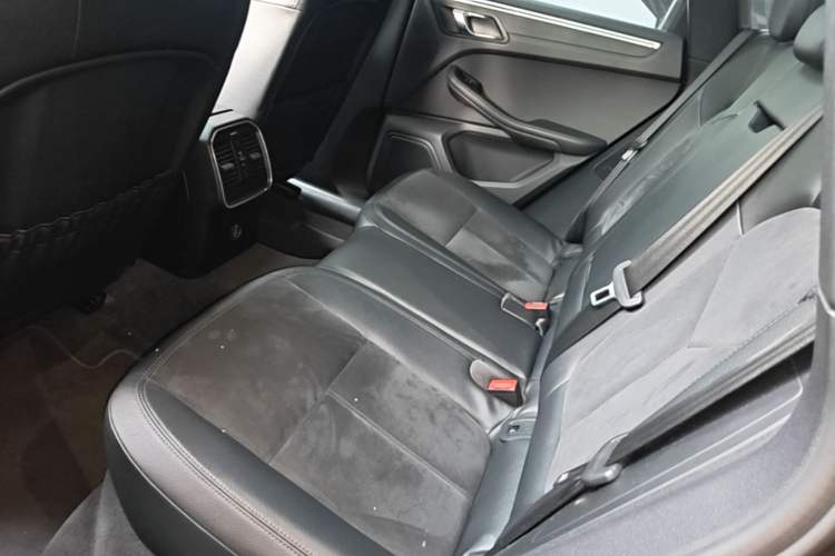 Used Porsche Macan 2018 Macan 2.0T Left Rear Seat