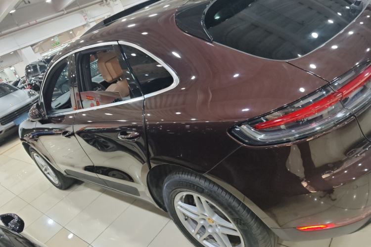 Used Porsche Macan 2018 Macan 2.0T Left Side