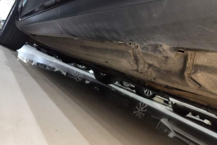 Used Porsche Macan 2018 Macan 2.0T Left Side Sill