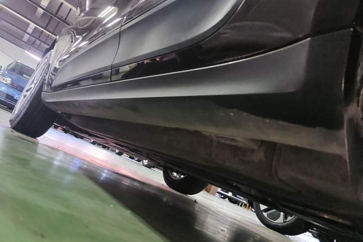 Used Porsche Macan 2018 Macan 2.0T Left Side Sill
