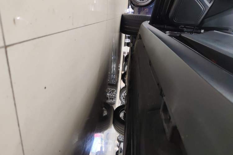 Used Porsche Macan 2018 Macan 2.0T Left Side Sill