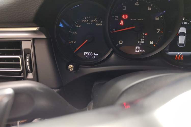 Used Porsche Macan 2018 Macan 2.0T Odometer Close Up