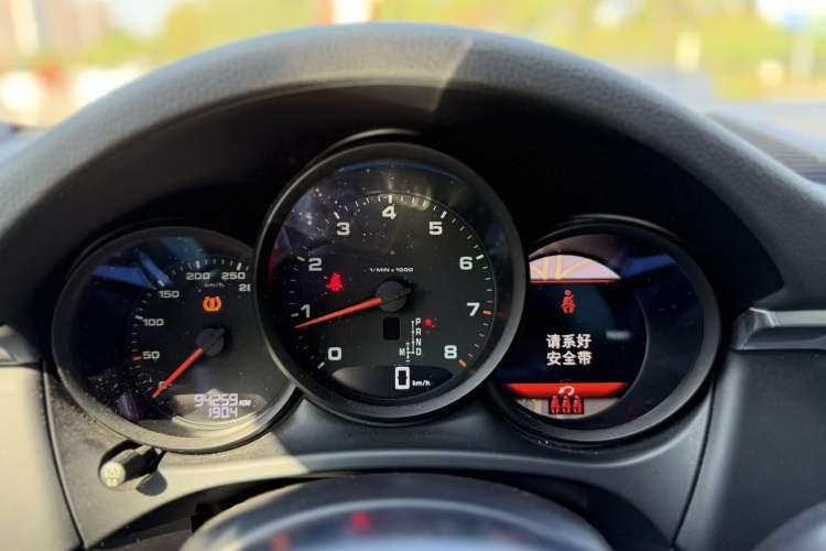 Used Porsche Macan 2018 Macan 2.0T Odometer Close Up
