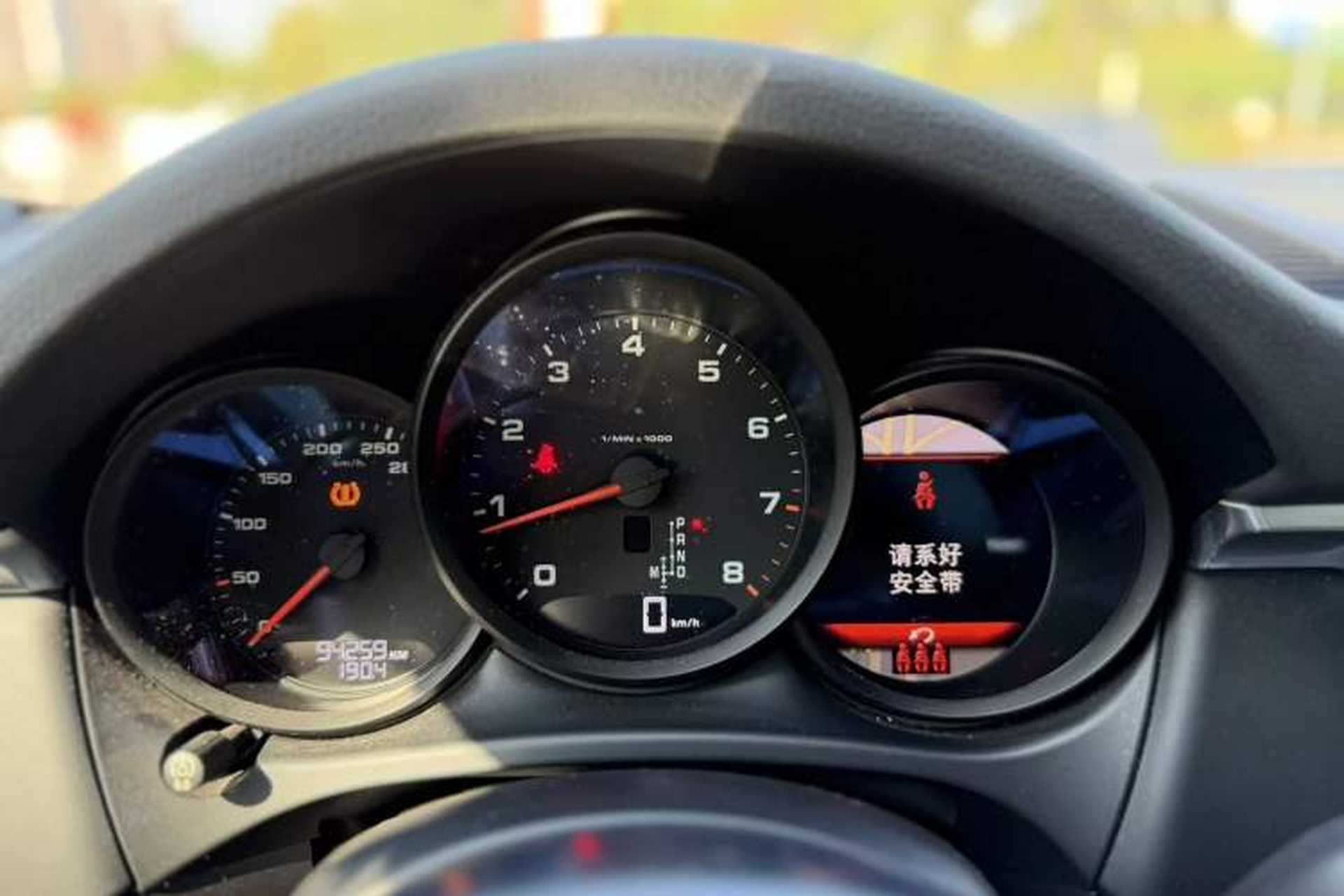 Used Porsche Macan 2018 Macan 2.0T Odometer Close Up