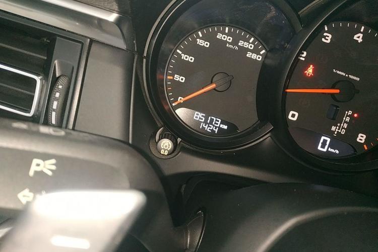 Used Porsche Macan 2018 Macan 2.0T Odometer Close Up