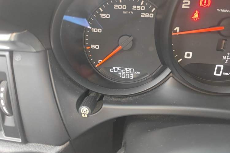 Used Porsche Macan 2018 Macan 2.0T Odometer Close Up