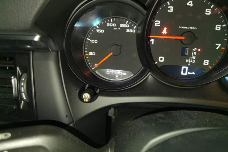 Used Porsche Macan 2018 Macan 2.0T Odometer Close Up