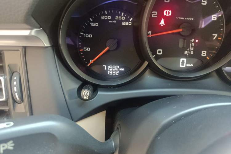 Used Porsche Macan 2018 Macan 2.0T Odometer Close Up