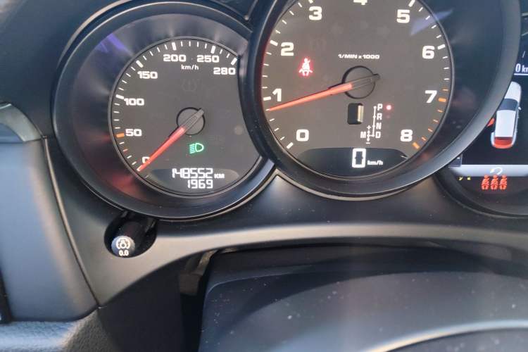 Used Porsche Macan 2018 Macan 2.0T Odometer Close Up